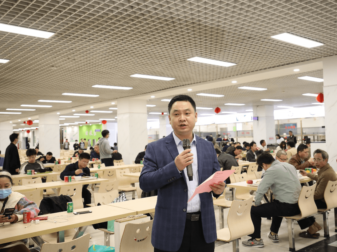 (图为张伟书记致辞)组织留珠员工年夜饭只是格力积极响应国家疫情防控