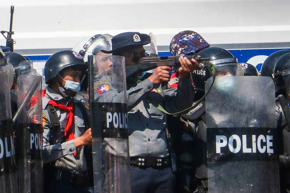 缅甸警察配枪图片