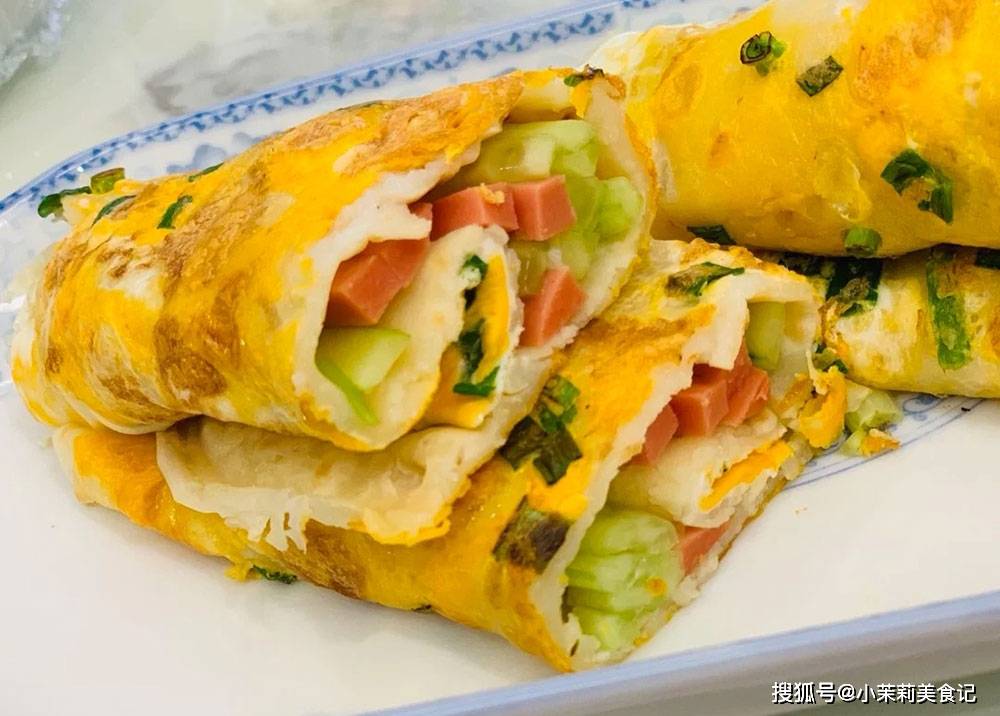 下面就来跟大家分享一个基础款的烙饼卷鸡蛋的做法,在此基础之上,你