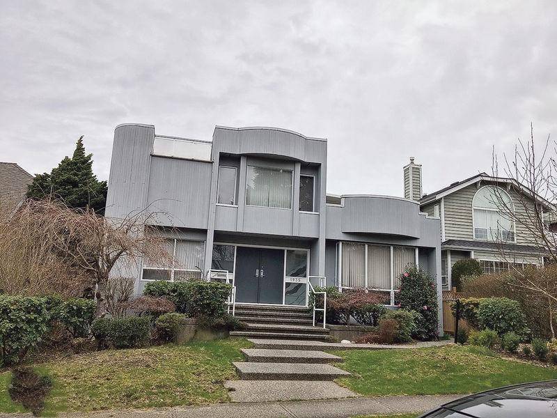 钟嘉欣携一双儿女拜年!细节曝光豪宅奢华程度,市值近半个亿