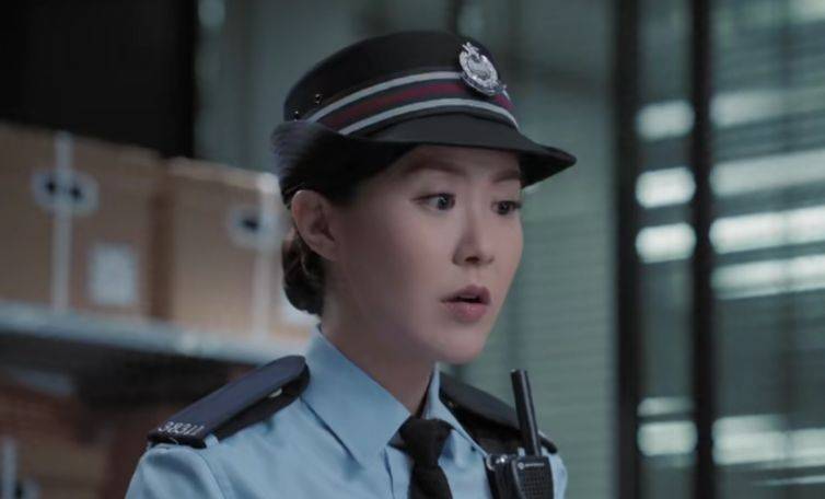 《陀枪师姐2021》幽默而令人紧张警匪片