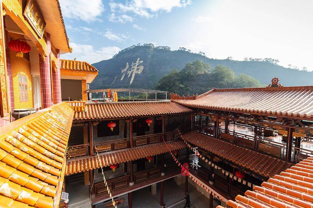 在杨贵妃的家乡,有一座建在岩洞中的寺庙,洞中竟藏着500罗汉