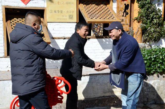 过个“束河年”！束河街道春节慰问留丽商户