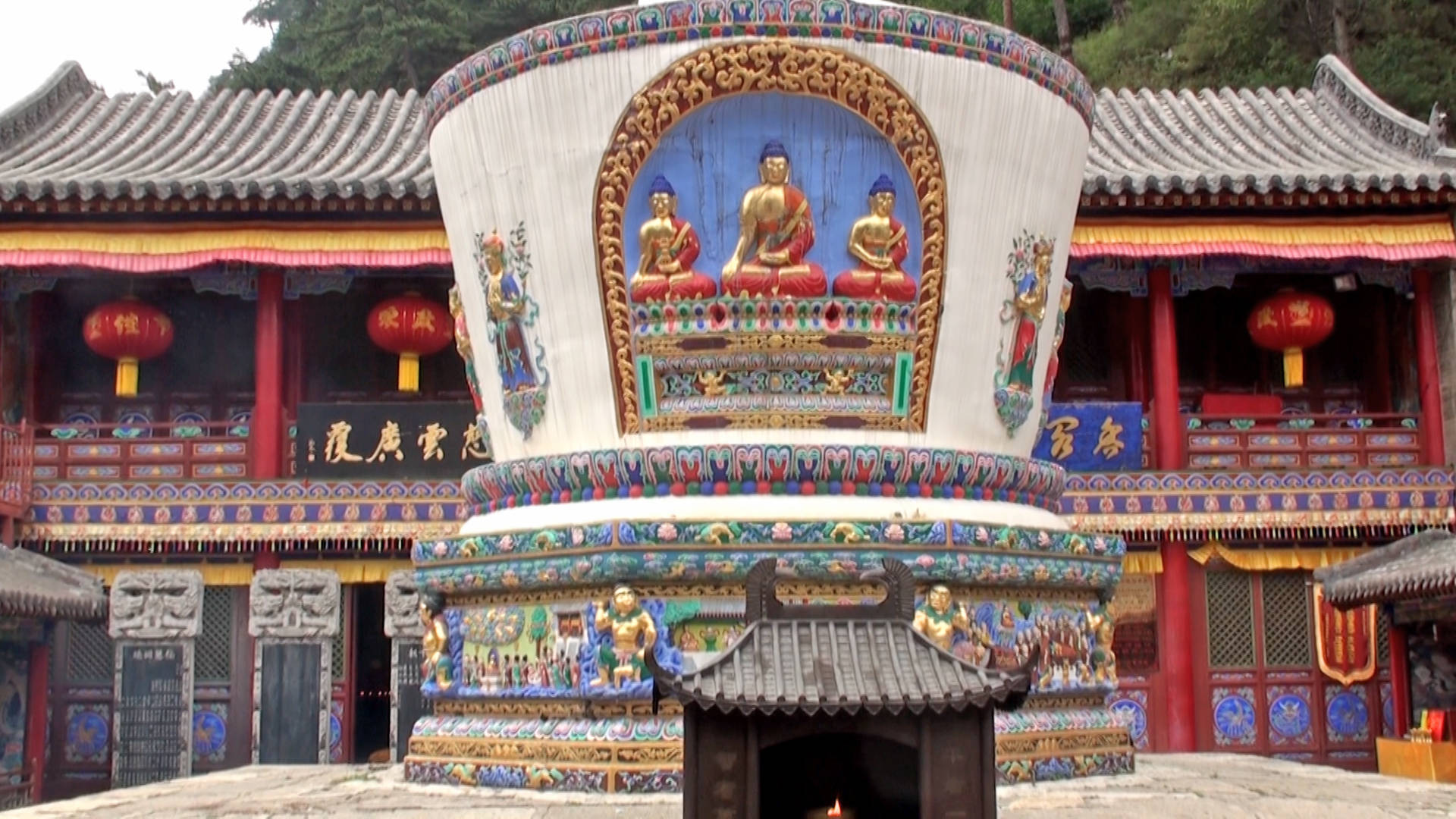 世界遗产五台山镇海寺章嘉活佛舍利塔男像观音像祈福殿