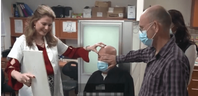 眼角膜是怎么移植给别人的 ba1ee97a46c6449caa3bbdb1307ad84b.png