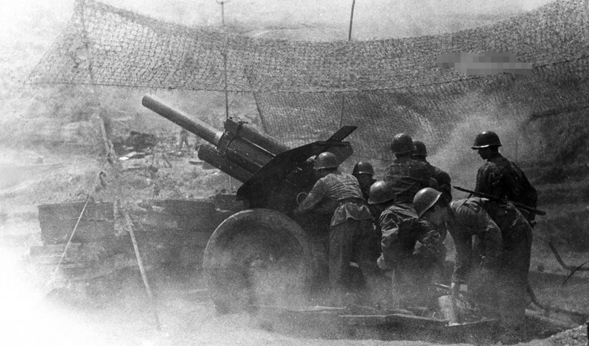 万炮轰谅山解放军野战炮推上主街平射许世友一间房子都不留