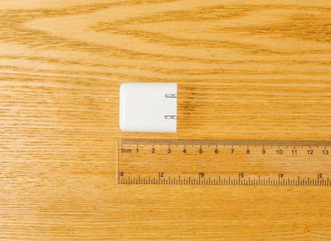iPhone|充电器真的能够实现“体积小充电快”吗？绿联迷你20W充电头抢先开箱实测