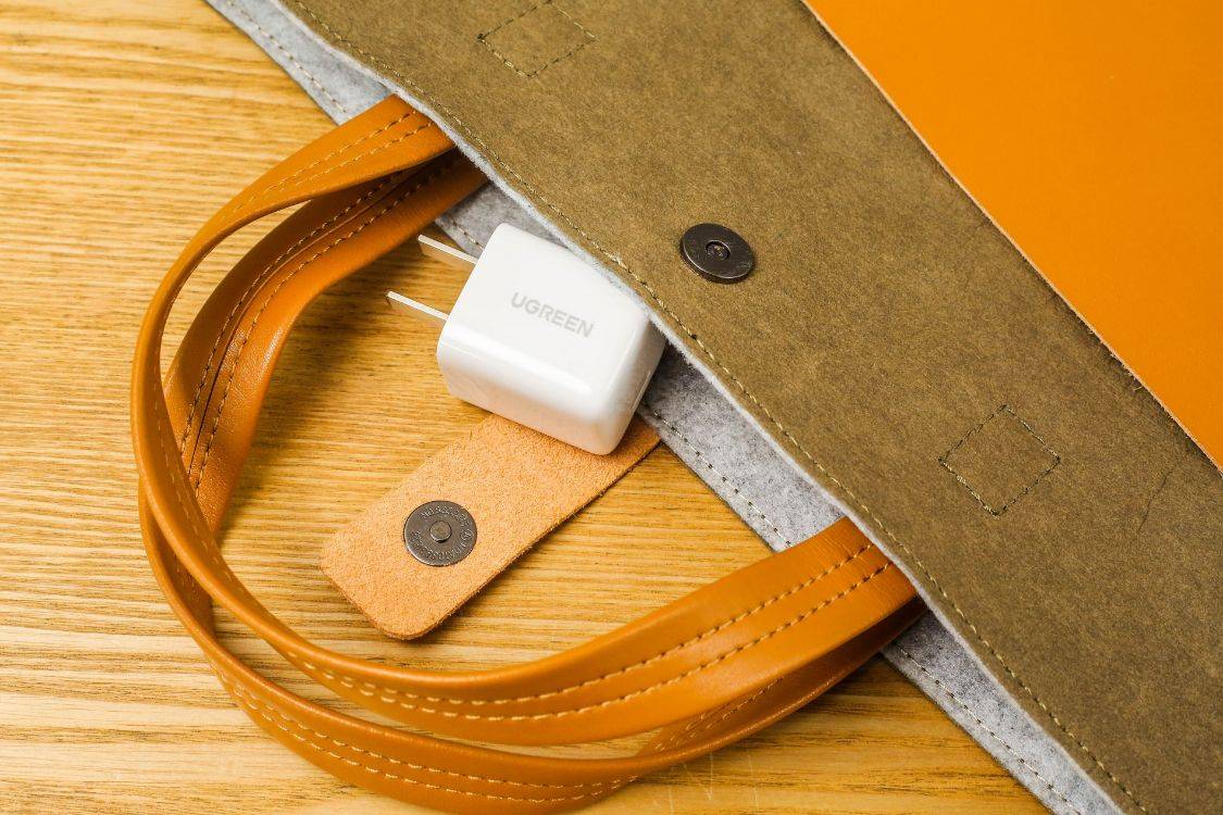 iPhone|充电器真的能够实现“体积小充电快”吗？绿联迷你20W充电头抢先开箱实测