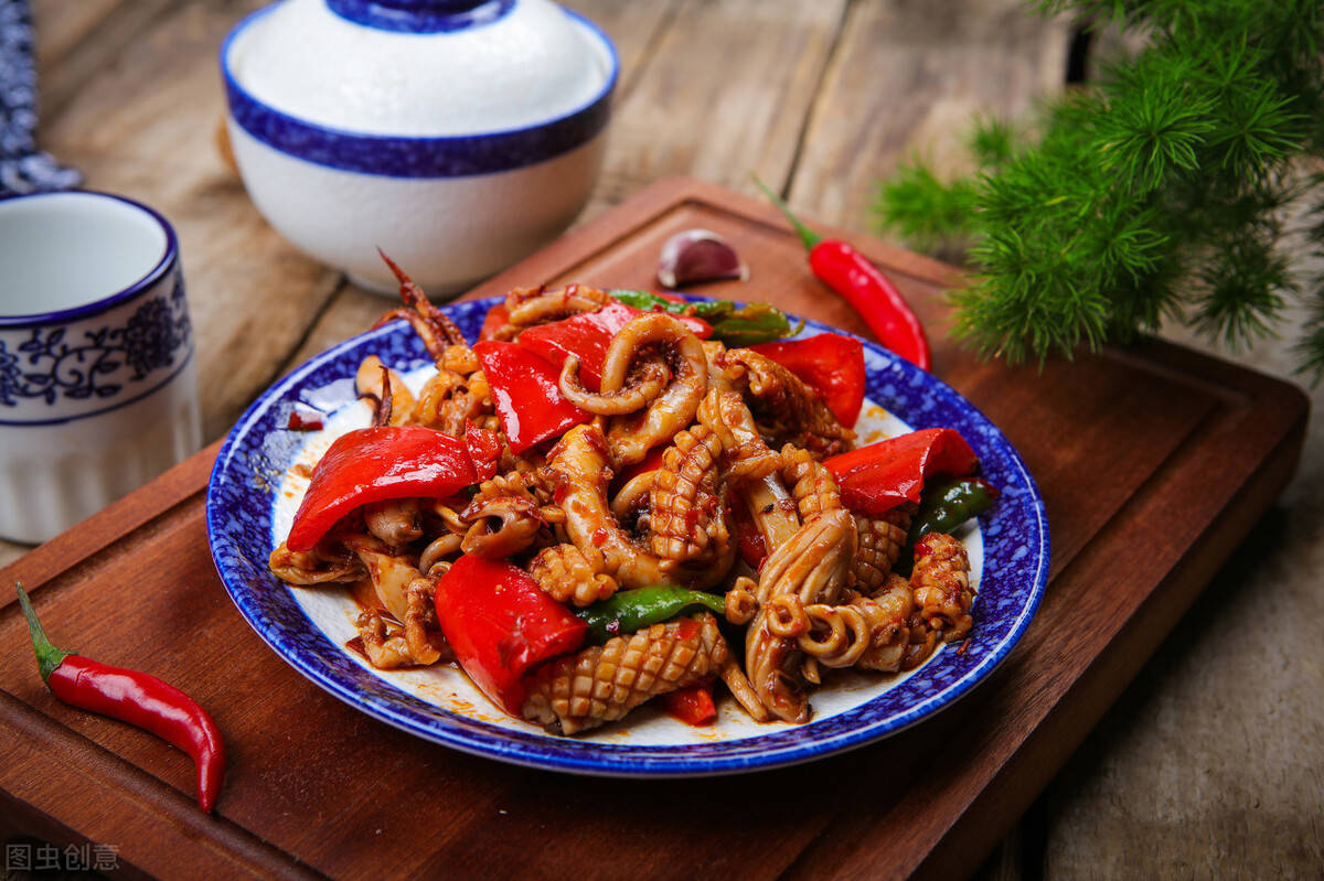 原创爆炒鱿鱼香辣入味超下饭爽滑可口的家常菜营养丰富做法简单