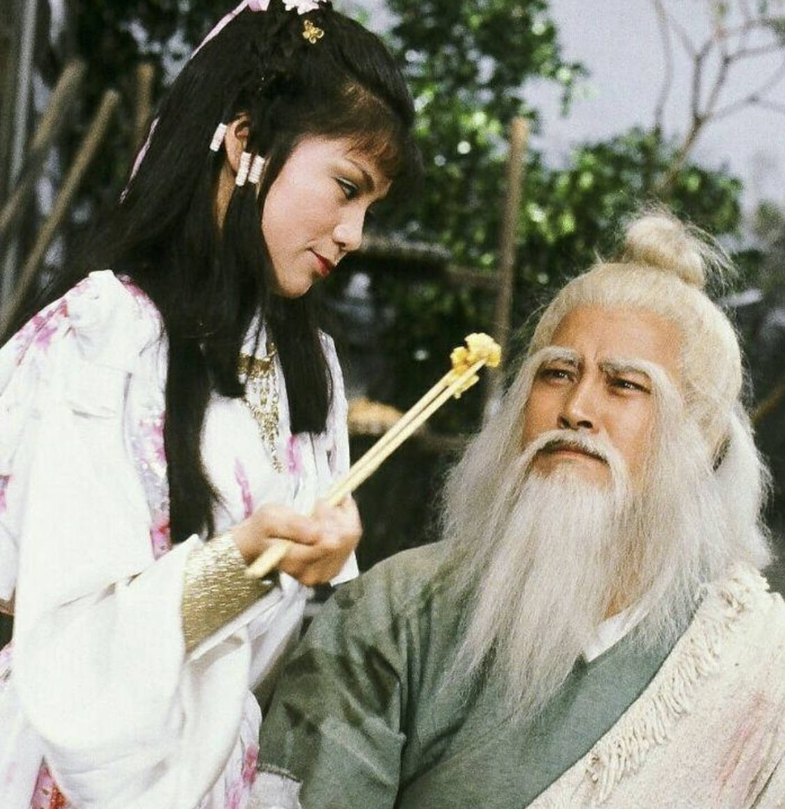 要知道,洪七公只传授了穆念慈一个晚上的功夫,穆念慈的武功就完胜养父