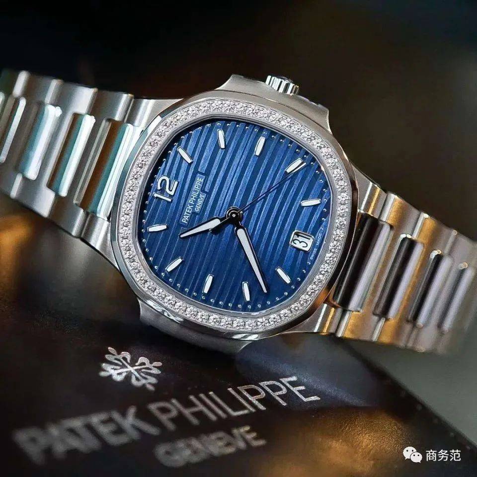 还有欧洲央行行长拉加德经常戴的百达翡丽twenty-4系列,过去只有方款