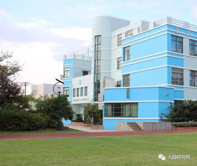 桂二居委,师大新村居委(冠生园路411弄)漕河泾街道:冠生园居委中学1