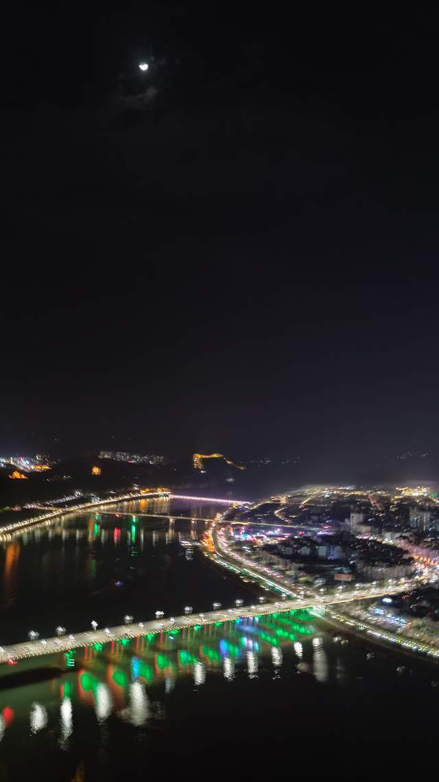 阆中白塔山夜景图片