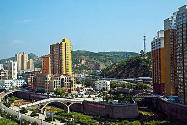 城镇人均住房面积_中国的人均住房面积