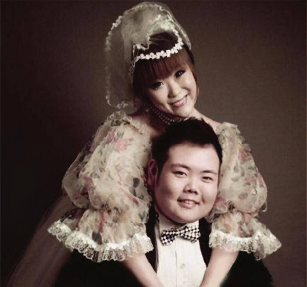 原创17年前,因一半身照登上英国日报的网红"小胖",如今过得怎样
