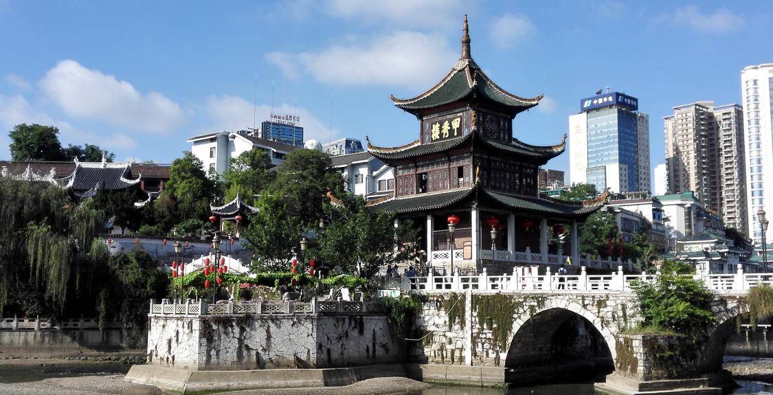 中国适合养老宜居的十个城市，景美消费低，你会选择哪一个？
