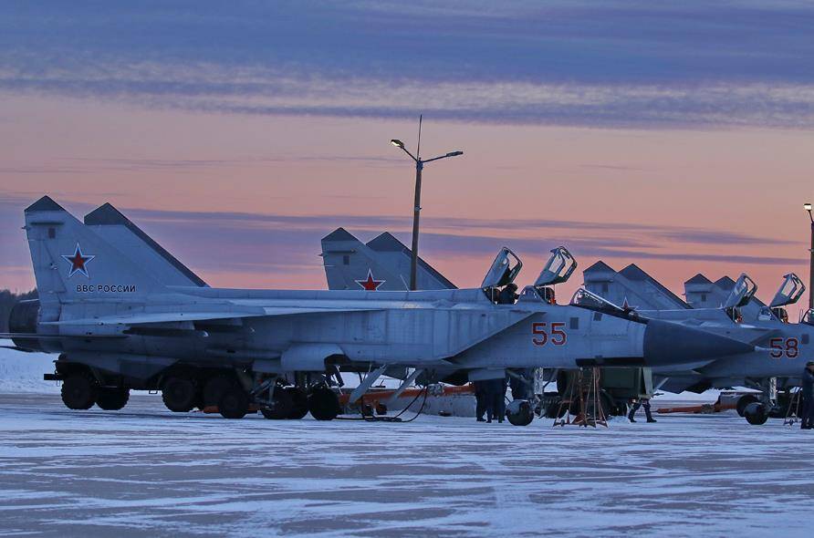 俄罗斯西部军区米格-31bm战斗机进行飞行训练