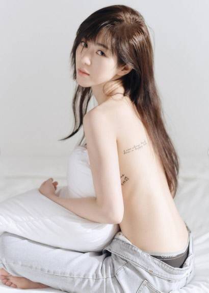 韩女星权珉阿晒写真画报赤裸上半身大秀美背 搜狐大视野 搜狐新闻