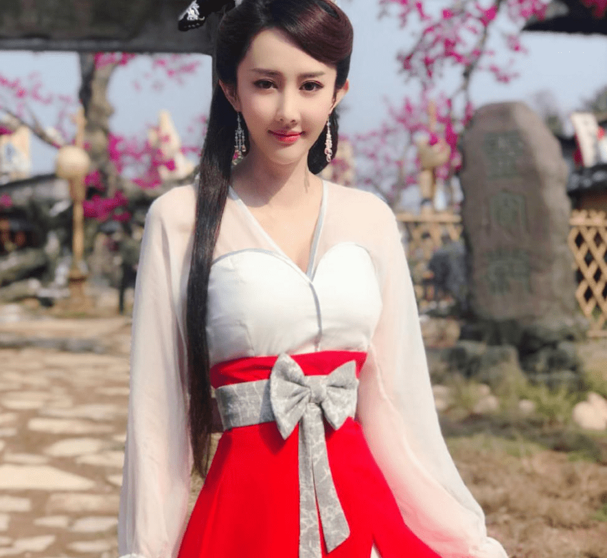她演了13年戏无人问津,转身尝试做网红,意外在短视频爆火了_文梦洋