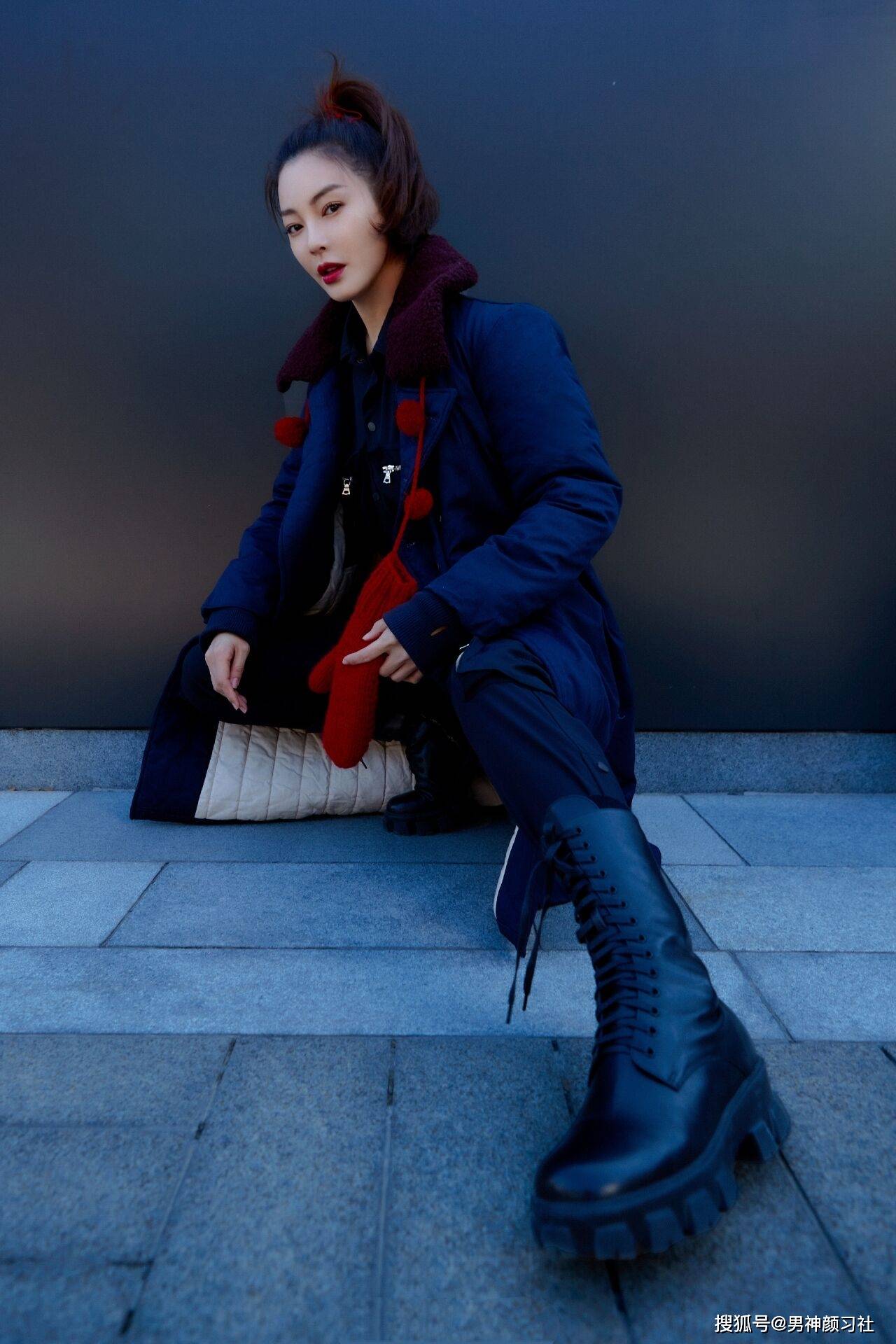 皮衣配短裙,你们常吐槽的张雨绮终于瘦下来了,意外的好看