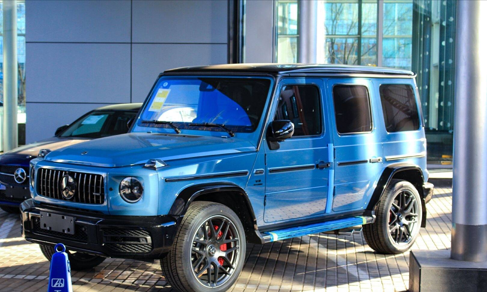 全新奔驰g来袭,天蓝色涂装 4.0t,越野比路虎卫士还霸气