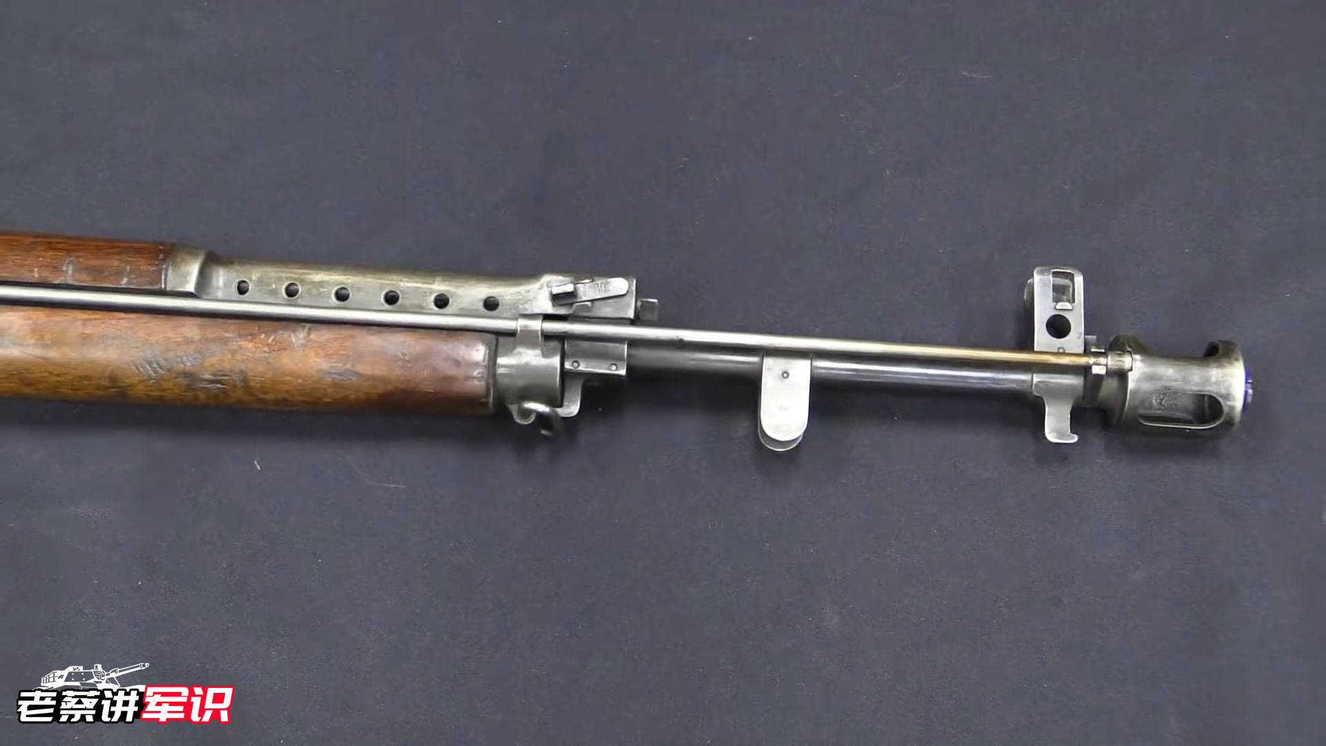 早于美国m1加兰德成为制式半自动步枪的苏联avs36步枪