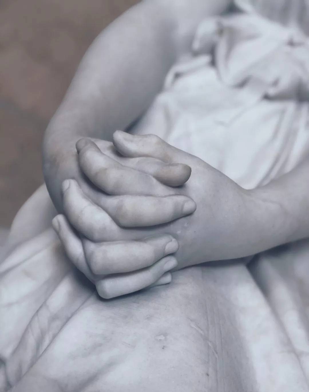 雕塑之美手部细节的力量与柔美