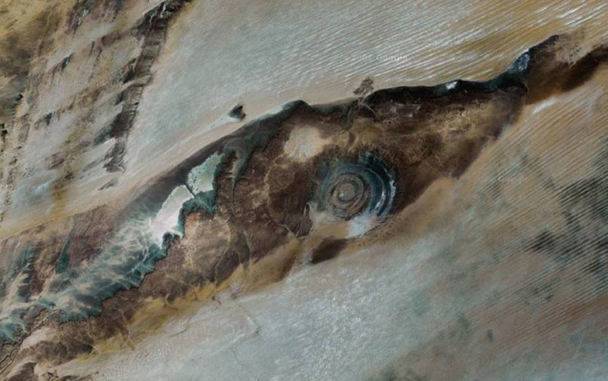 黄沙之眼：荒无人烟的撒哈拉沙中的诡异“左眼”，是如何形成的？