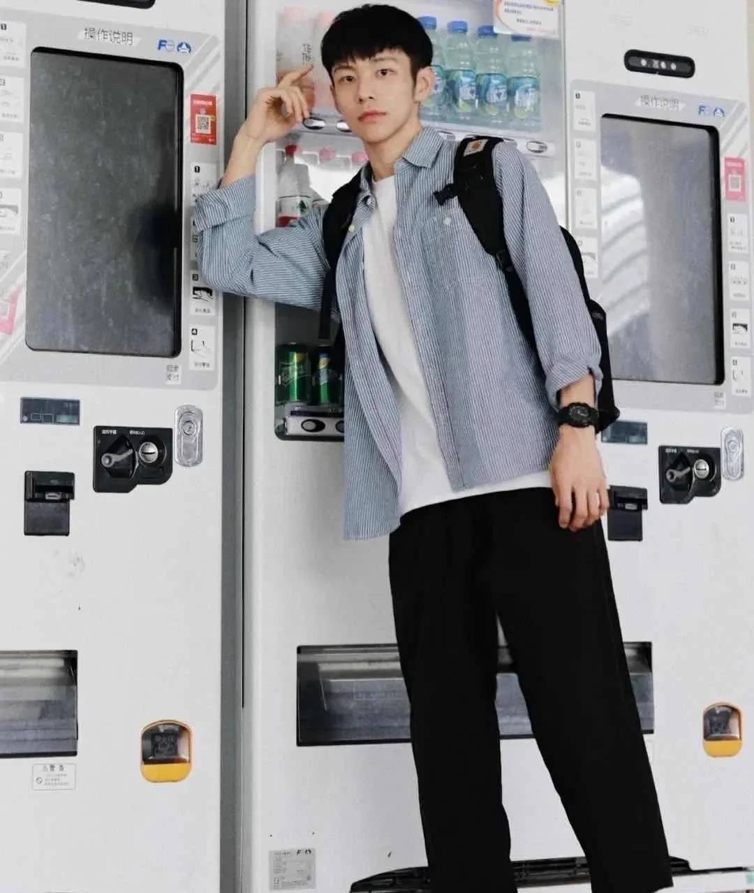 网红乐仔复出后视频点赞量超百万阳光帅气如今的他越来越火