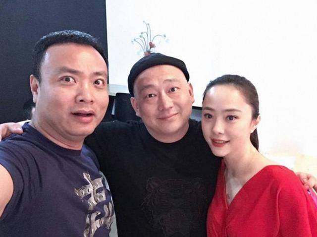 原创父母都是演员他却成了主持人如今成央视名嘴一妻两女羡煞旁人