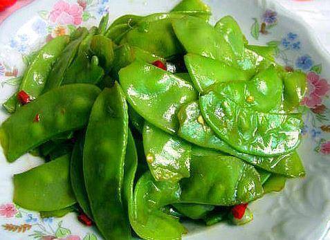 材料:扁豆,盐,油,生抽,鸡精做法1.