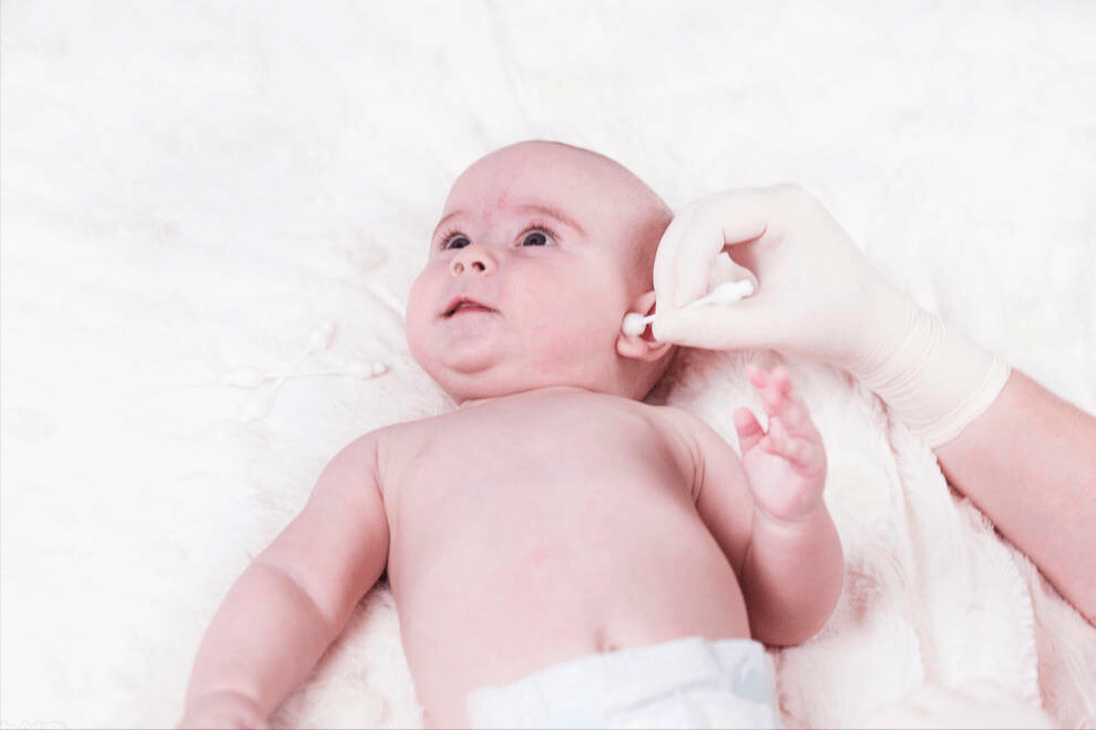 宝宝为什么抠自己耳朵