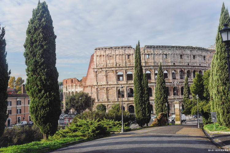 世界八大遗迹之罗马斗兽场，可容纳九万人，每年超400万游客前往