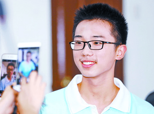 原创福建男孩高考692分，因“女装”扬名全国，学习方法“别出心裁”