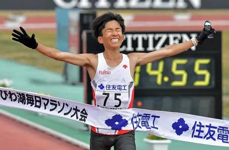 黄种人全马首进205！铃木健吾20456刷新日本马拉松纪录_小时