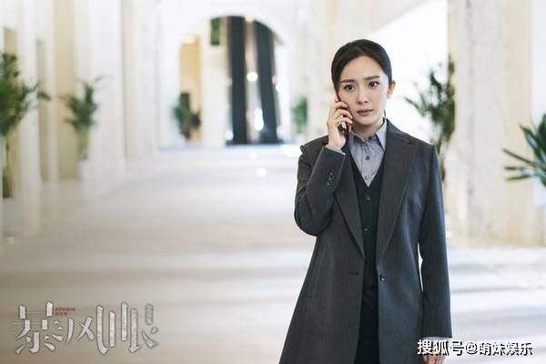 《暴风眼》热播，题材吸引观众，杨幂携嘉行众人这次能翻盘？