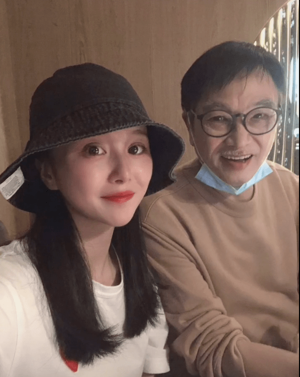 吴孟达干女儿发长文悼念,晒父女合影,回忆干爹暖心细节让人泪目