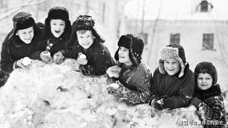 老照片 苏联的冬天 把自己包得严严实实的莫斯科美女