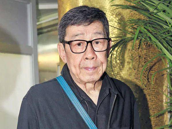 原創香港著名演員胡楓88歲眼睛生黃斑病變為治療往眼睛裡打3針