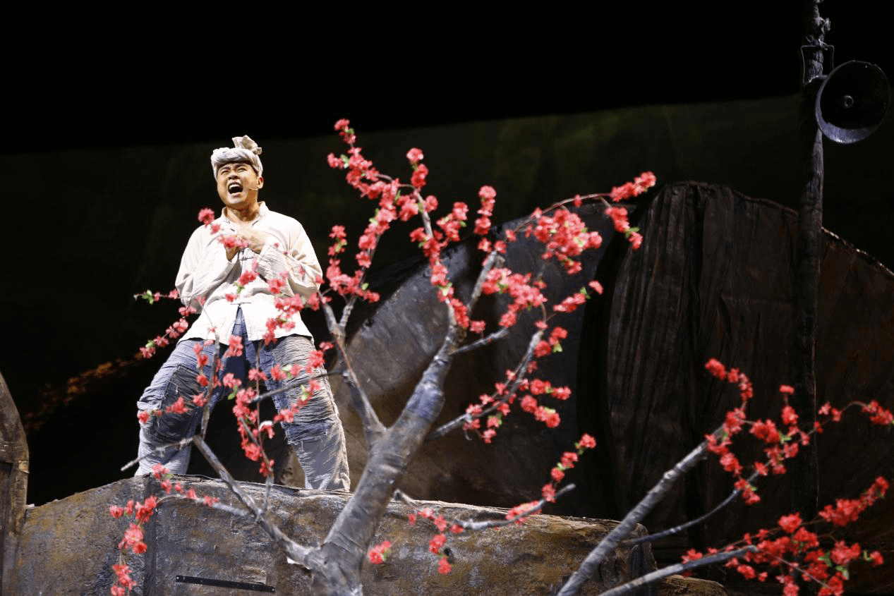 茅盾文学奖皇冠上的明珠——话剧版《平凡的世界》登陆泰州