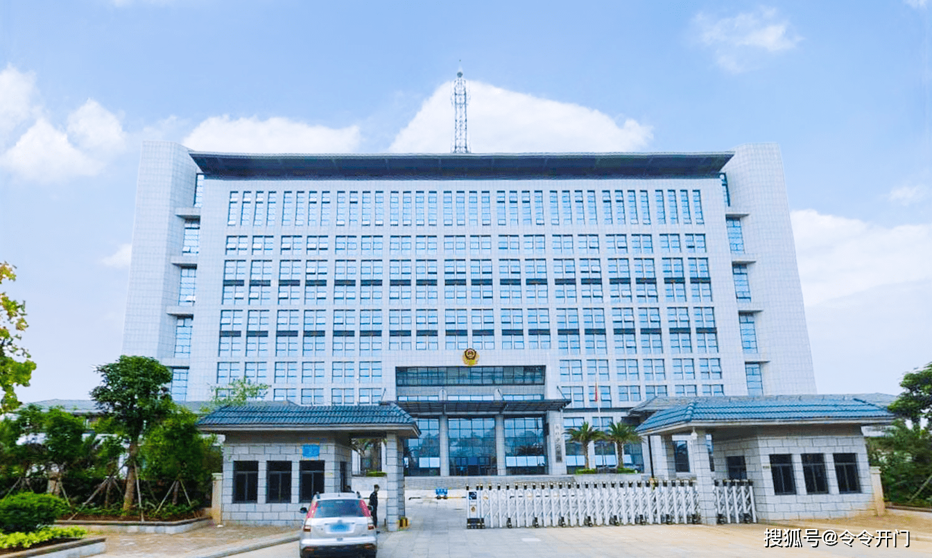 海口市公安局落地无接触乘梯树立城市防疫工作典范