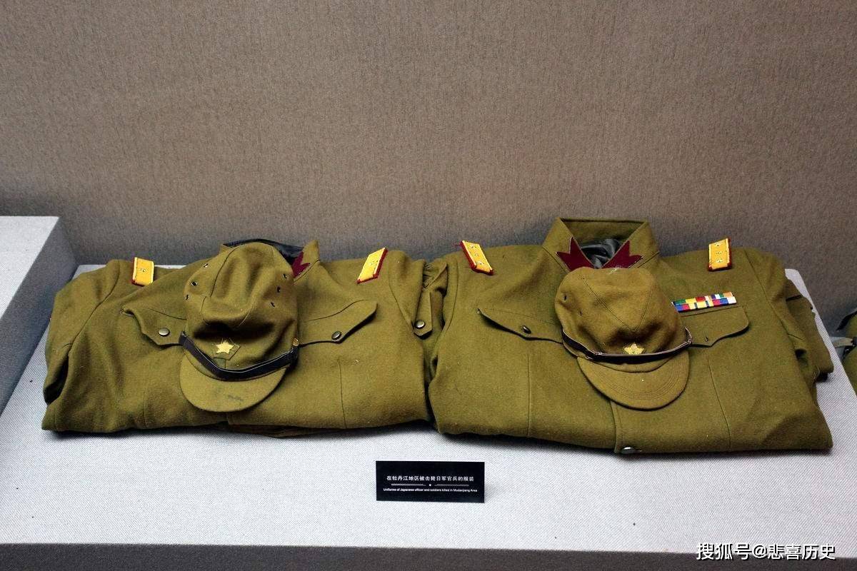 二战期间，日本军服上为何有的用肩章，还有的用领章？_手机搜狐网
