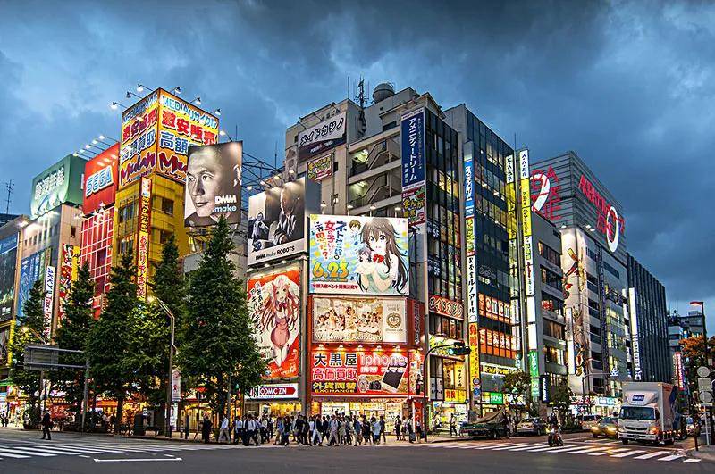 例如:被称为二次元动画圣地的 秋叶原;世界上最繁忙的十字路口 涩谷