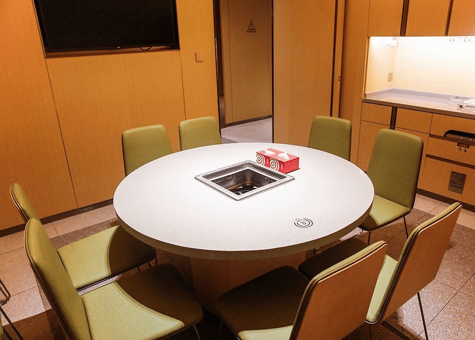 原创海底捞被曝包厢装摄像头要求无死角查看网友包厢没有隐私