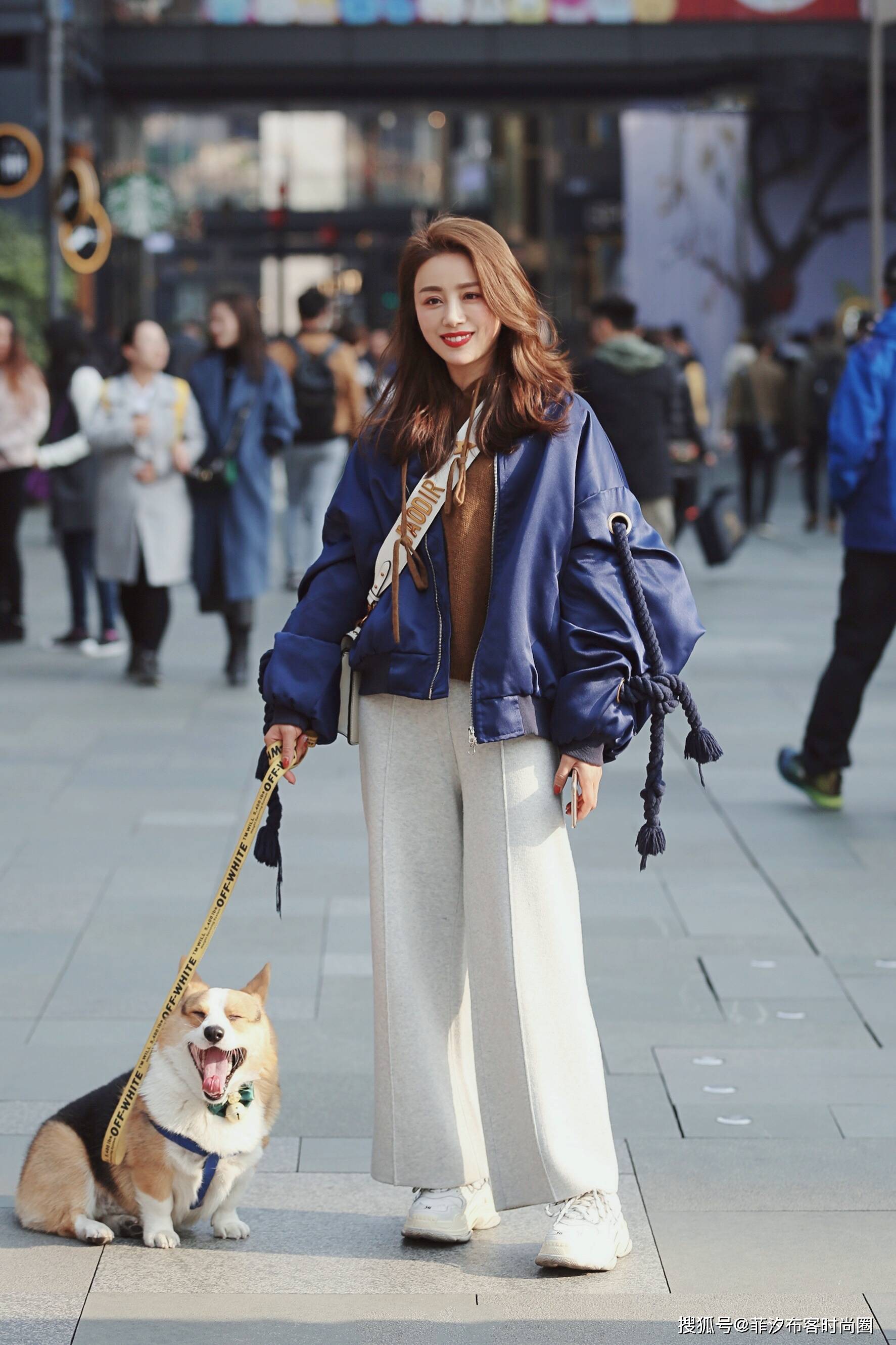 会穿阔腿裤的女生就赢了,显高显瘦站上时尚的高峰