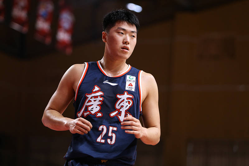 原创2分3篮板3失误!广东大胜难掩一人落寞,任骏飞接班人遭杜锋怒批
