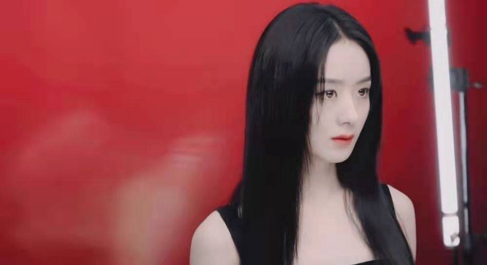 然而这些女明星染了黑色的头发之后,不同的人都闪烁着别样的光彩,都诠