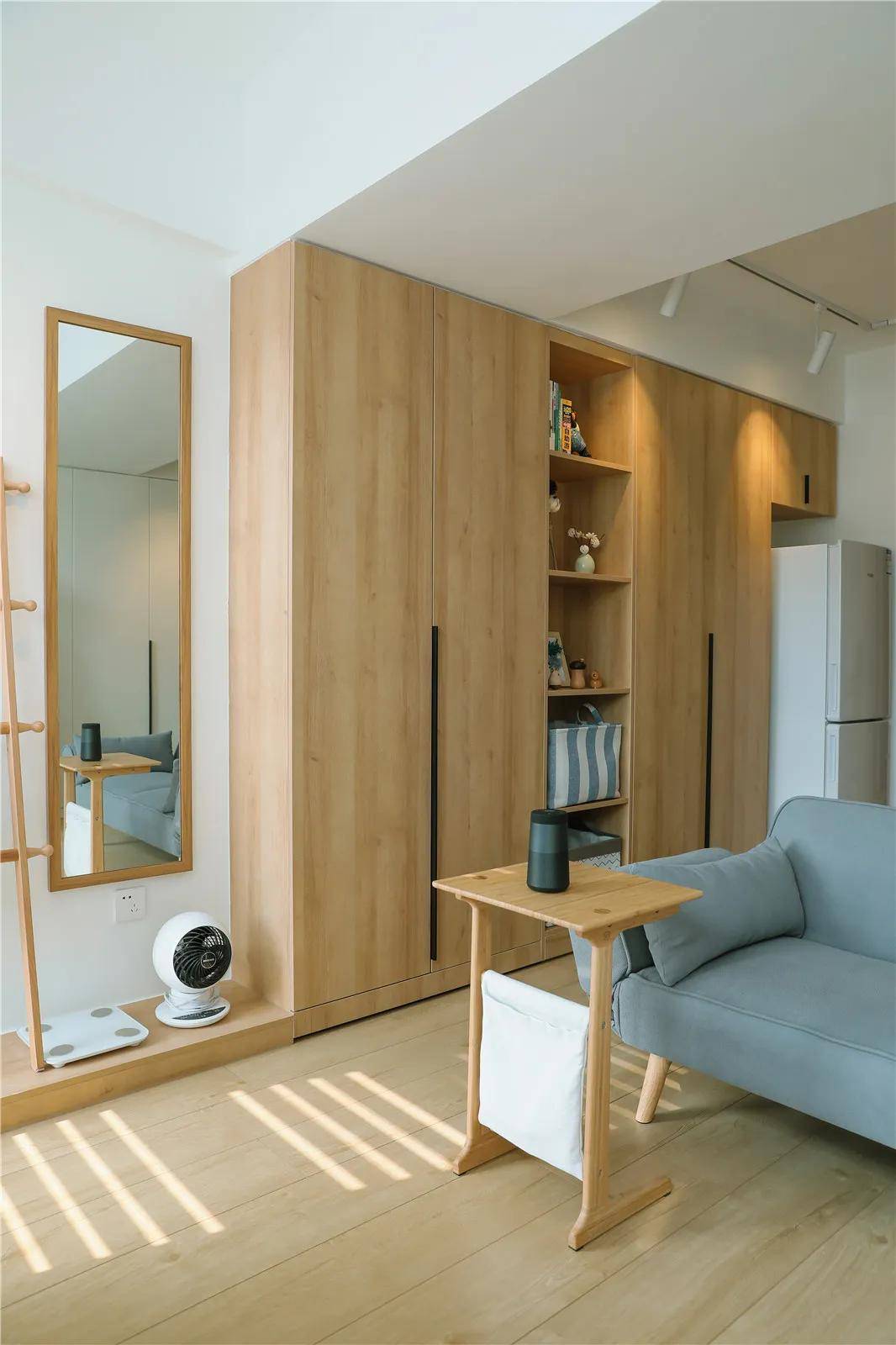 36平方原木风单身公寓设计巧妙功能齐全