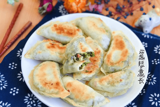 茴香鸡蛋馅儿馅饼 79b62e40e0834d02aafb3da2cb215411.png