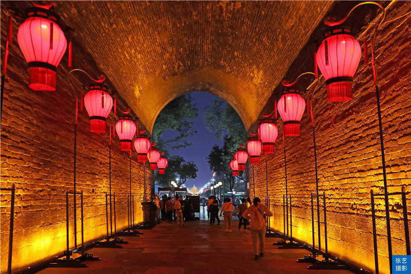 西安有座中国规模最大最完整的古代城垣，罕见城墙的厚度大于高度